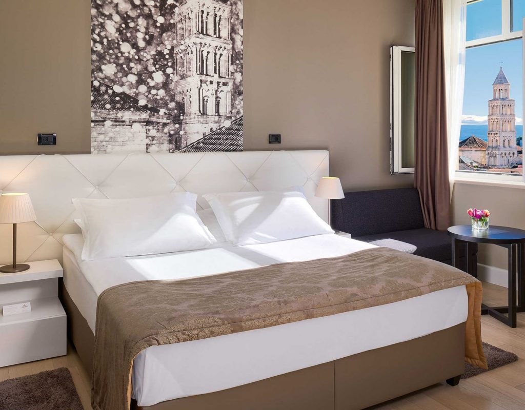 Deluxe City View Room-min