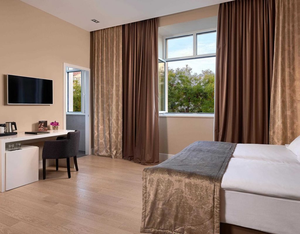Superior City View Room-min